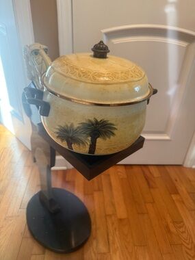 Tabletops Unlimited Bellagio 2 QT Enamel Dutch Oven - Cream with Palm Tree
